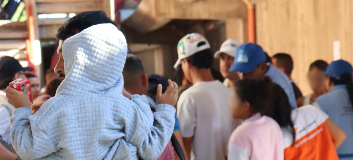 Milhares de pessoas foram forçadas a fugir da violência em Catatumbo, buscando segurança em Cúcuta.