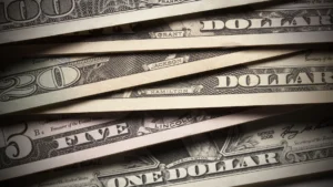 Dólar oscila antes de decisões do Copom e do Fed nesta 'superquarta'