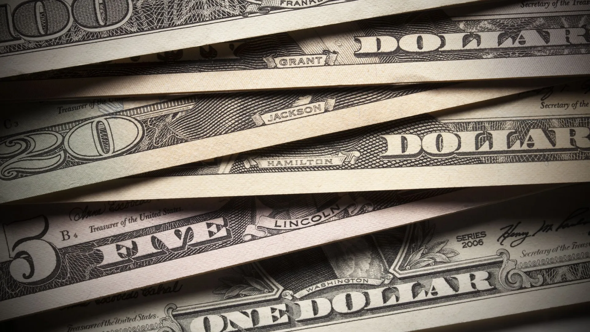 Dólar oscila antes de decisões do Copom e do Fed nesta 'superquarta'