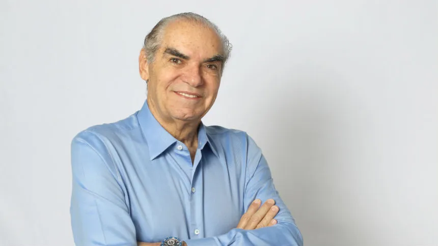 O vai e não vai de Michael Klein nas Casas Bahia