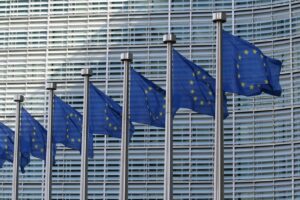 A AI da UE regulamenta os lançamentos tecnológicos, mas as sociedades civis dizem que a segurança vem primeiro