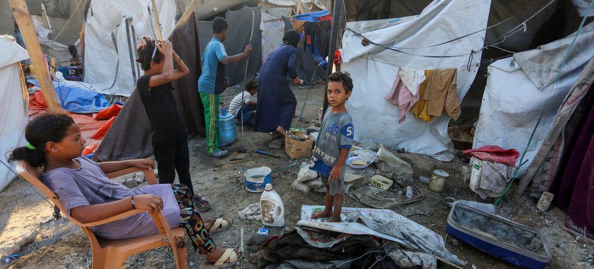 Os casos de desnutrição entre crianças em Gaza estão aumentando devido à falta de alimento.