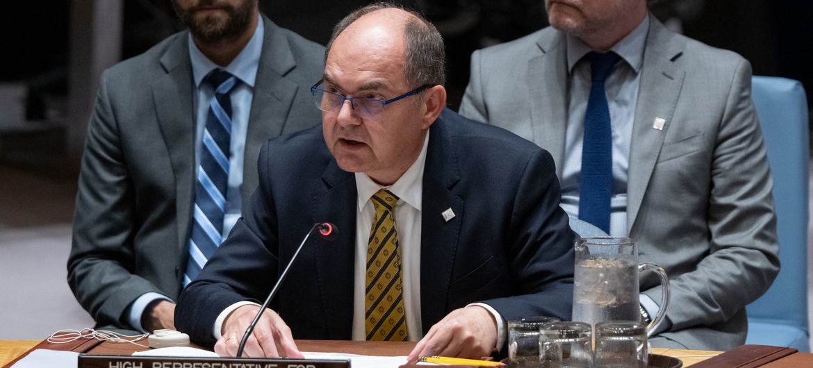 Christian Schmidt, alto representante da Bósnia e Herzegovina, informa os membros do Conselho de Segurança da ONU sobre a situação no país.