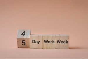 As semanas de trabalho de 4 dias levam a mais receita, menos esgotamento: estudo