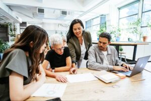 5 gerações, 1 equipe - aqui está como liderar uma força de trabalho multigeracional