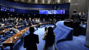 Lula enfrenta novos testes no Congresso após crise do IOF e pode encontrar Motta e Alcolumbre