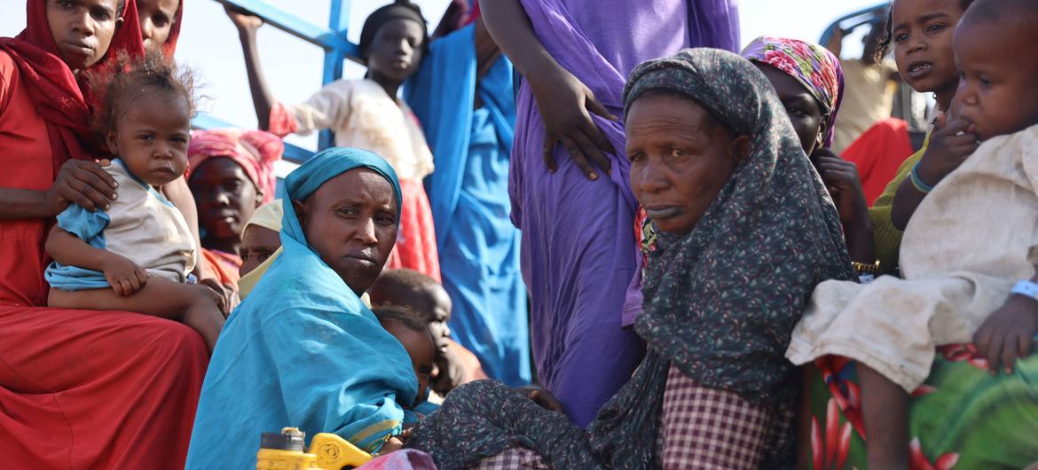 Refugiados sudaneses no Centro de Trânsito da ONU em Renk, Sudão do Sul.