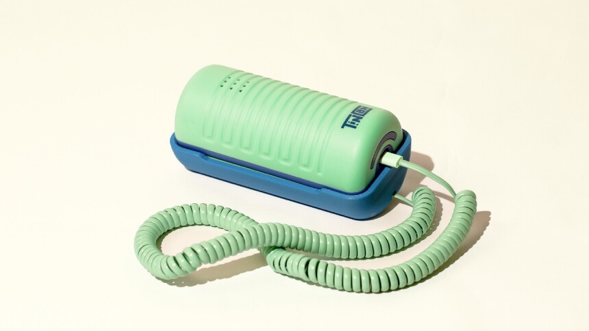 Alô, quem fala? Pais retomam o uso do telefone fixo contra a infância hiperconectada