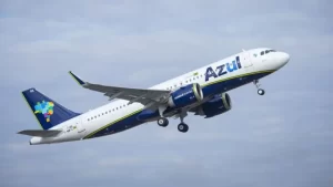 Em período turbulento, Azul tem vento favorável e ação voa 70% na semana