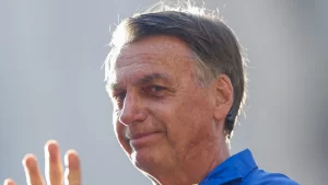 Centrão amplia gestos por anistia para viabilizar apoio de Bolsonaro a Tarcísio em 2026