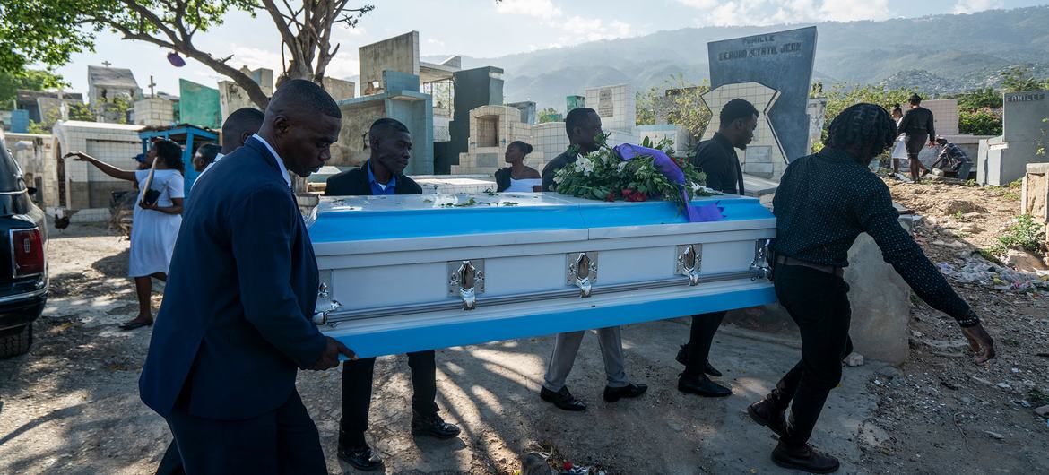 Milhares de pessoas foram mortas no Haiti devido à guerra de gangues.