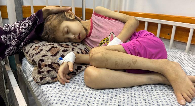 Jana Ayed, de nove anos, recebeu tratamento em um hospital de Gaza City semanas antes de ela morrer.