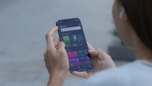 Como criar uma playlist de música perfeita para alguém que você ama