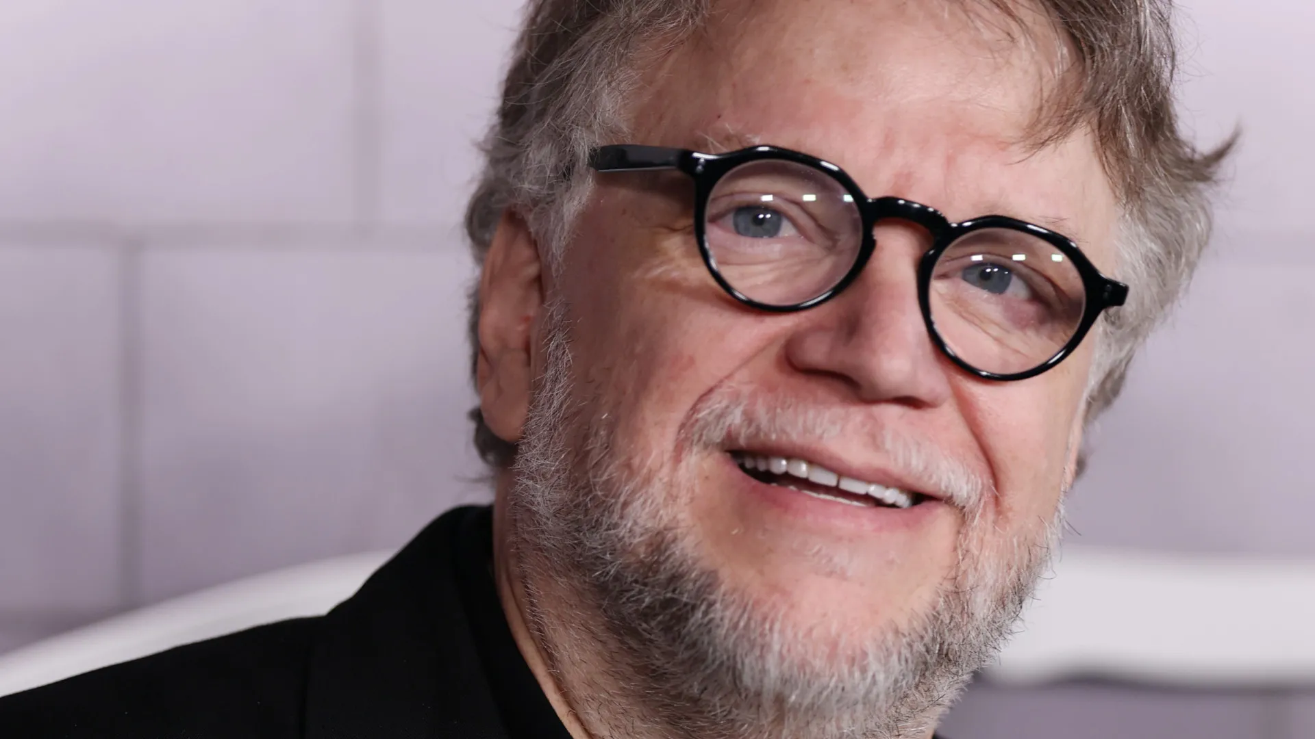 Guillermo del Toro diz que seu 'Frankenstein' é drama autobiográfico de pai e filho