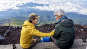 A história de pioneirismos da "dona de casa que escalava montanhas" e chegou ao topo do Everest