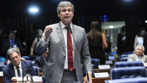 Líder do PT diz que Motta 'está perdendo as condições' de presidir a Câmara