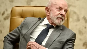 Lula provoca Romeu Zema e diz que adversário 'não aprendeu a descascar banana'