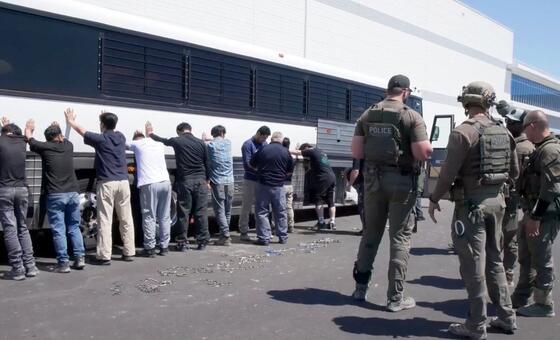 Chefe de direitos da ONU condena o tratamento dispensado aos migrantes pelos EUA, à medida que aumentam as mortes sob custódia do ICE