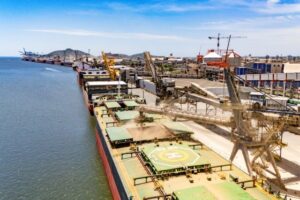 Portos paranaenses lideram crescimento nacional