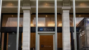 Ação com influenciadores contra BC no caso Master envolveu contrato de R$ 800 mil