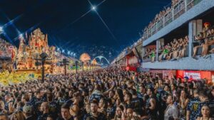 Por que a dona do Camarote Nº1 está tendo de sambar (cada vez mais) longe da Sapucaí