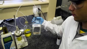 Carnaval: metanol em bebidas liga sinal de alerta nos estados