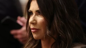 O que é a Mar-a-Lago face, nova tendência estética dos apoiadores de Trump