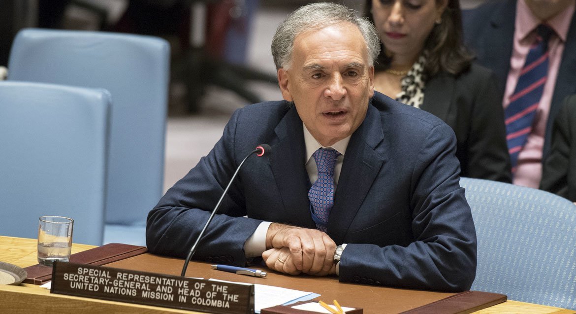 Jean Arnault, Representante Especial do Secretário-Geral e Chefe da Missão de Verificação da ONU na Colômbia, dirige-se ao Conselho de Segurança.