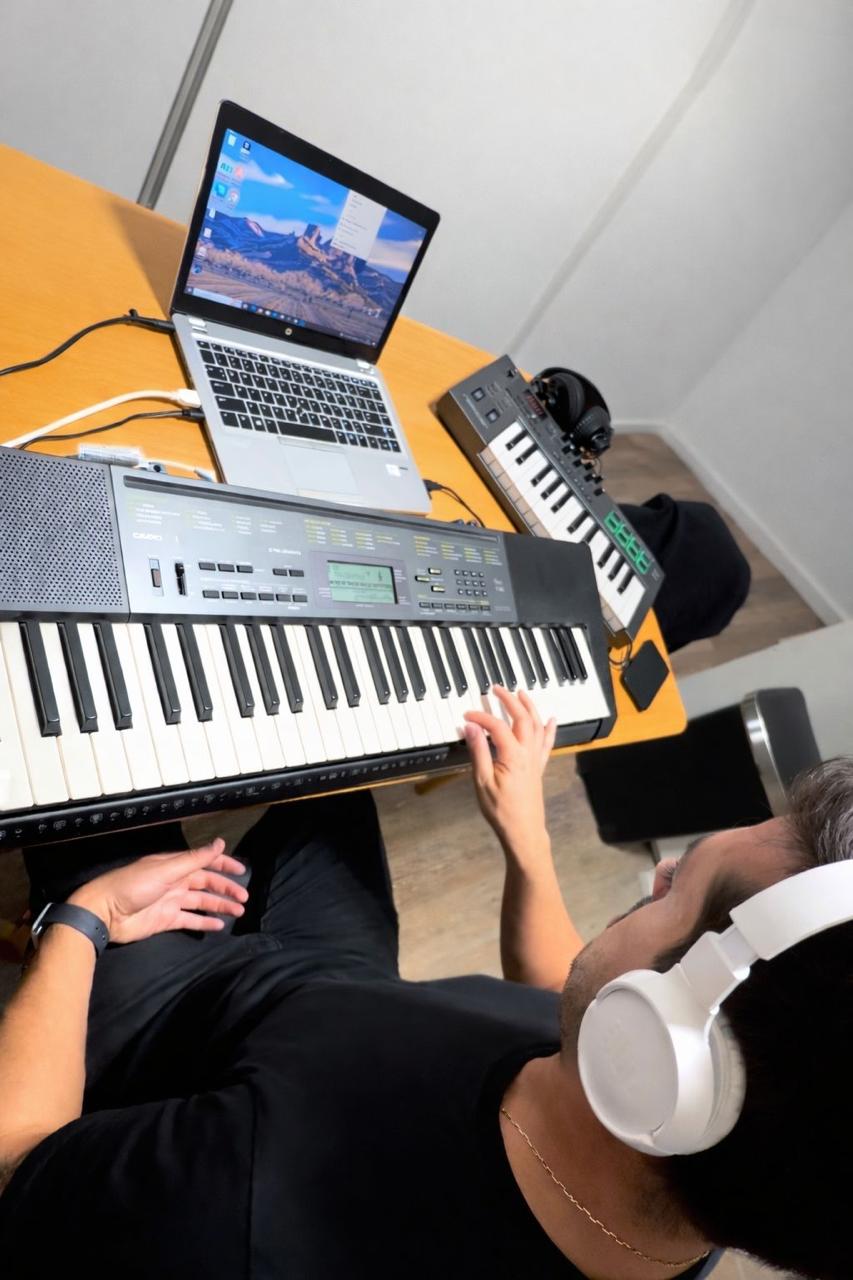 Práticas musicais ganham espaço em escolas e projetos sociais como instrumento de aprendizagem, integração e construção de oportunidades