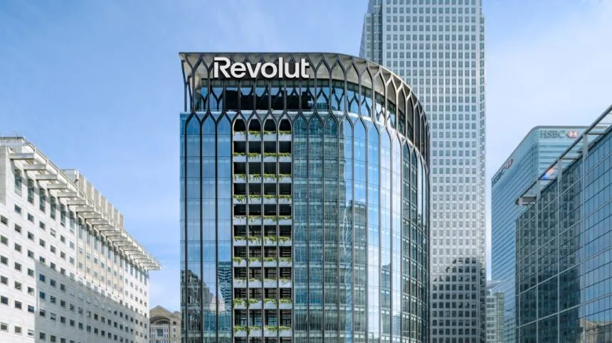 Na disputa cabeça a cabeça com o Nubank, Revolut também pede licença bancária nos EUA