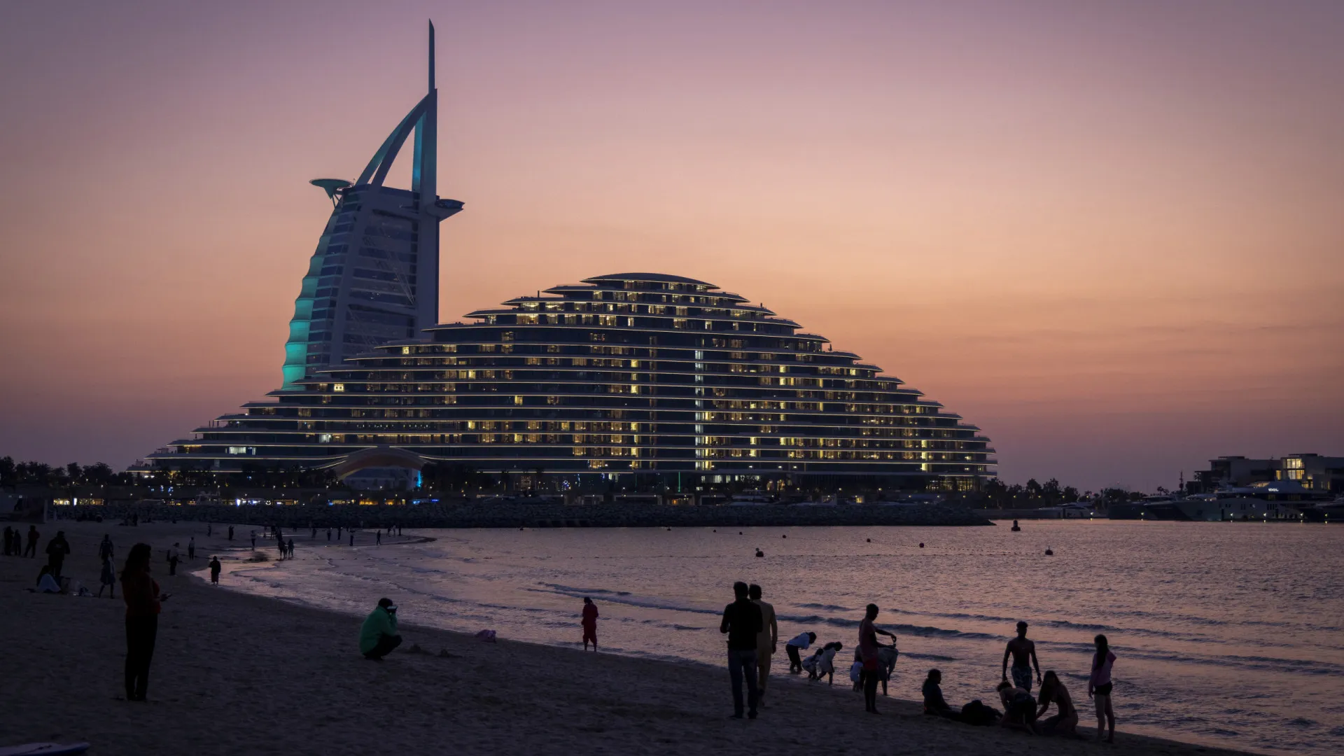 Brasileira em navio de cruzeiro relata tensão em Dubai