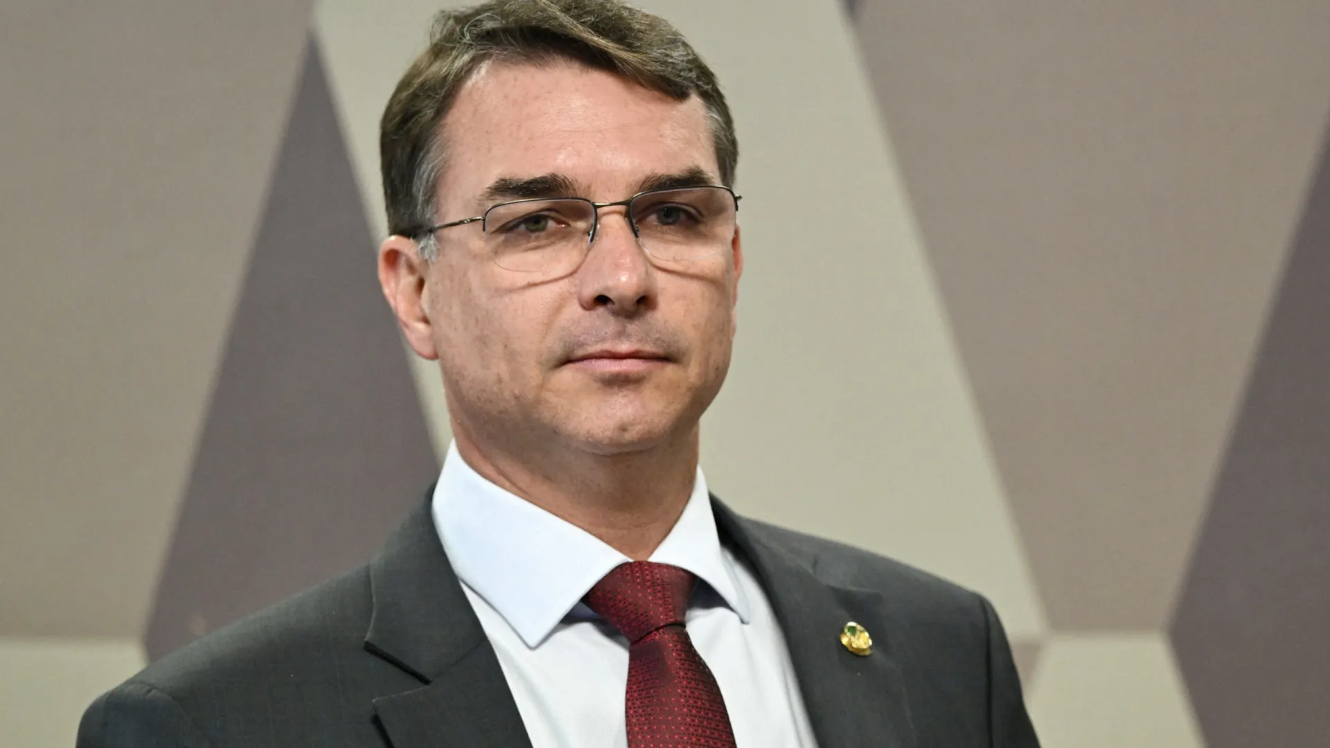 'Tem que virar a página da desconfiança com Michelle e Tarcísio', diz Flávio Bolsonaro
