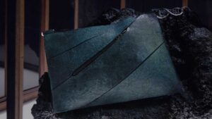 Bolsa de crocodilo? Luxo, agora, é o couro de dinossauro T. rex