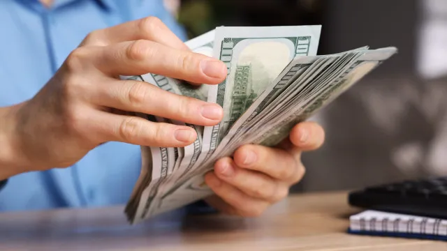 Dólar e Bolsa recuam, com impasses na guerra no Irã e 'superquarta' no radar