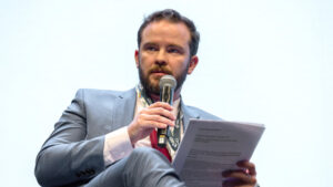 Durigan assume Fazenda sob pressão fiscal e herda desafios de Haddad