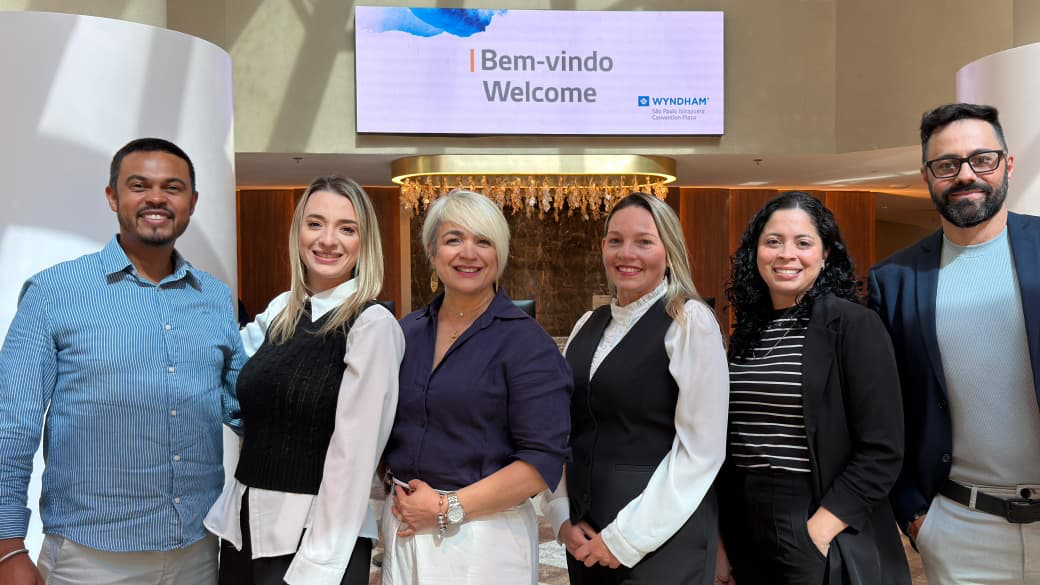 Matheus Gabriel (primeiro da esquerda para a direita) é o novo gerente de Grupos e Inside Sales. Crédito: Divulgação|Wyndham São Paulo Ibirapuera