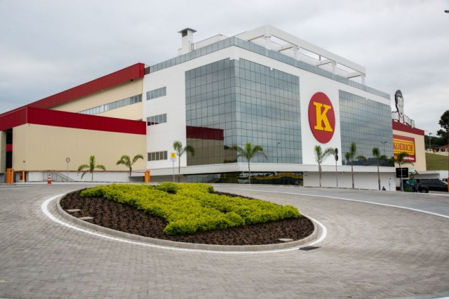 Koerich inaugura primeira unidade em Fraiburgo