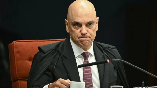 Moraes suspende dosimetria até STF julgar lei que pode reduzir pena de Bolsonaro