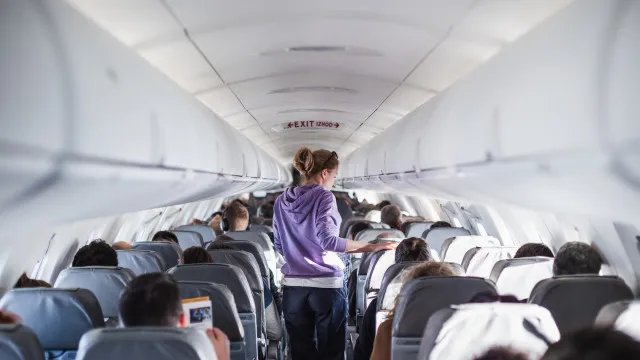 Comissária revela o lugar mais nojento do avião e faz alerta